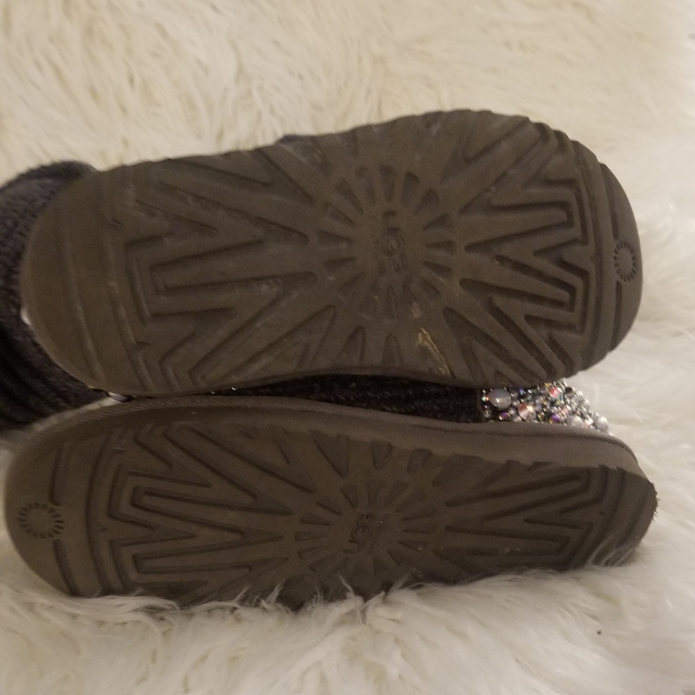 Customized embellished Women's UGG boots - Picture 5 of 6